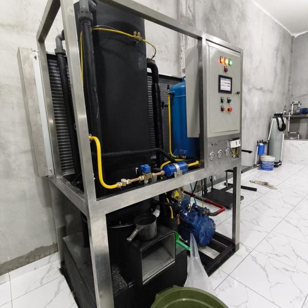 Es Kristal yang Sehat Berasal dari Mesin Es yang Berkualitas seperti SAMUI